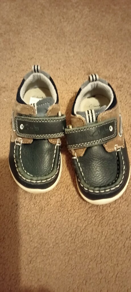 clarks boys shoes size 5